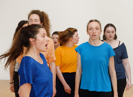 UNCHORUS | Participez à une performance de & avec Violaine Lochu